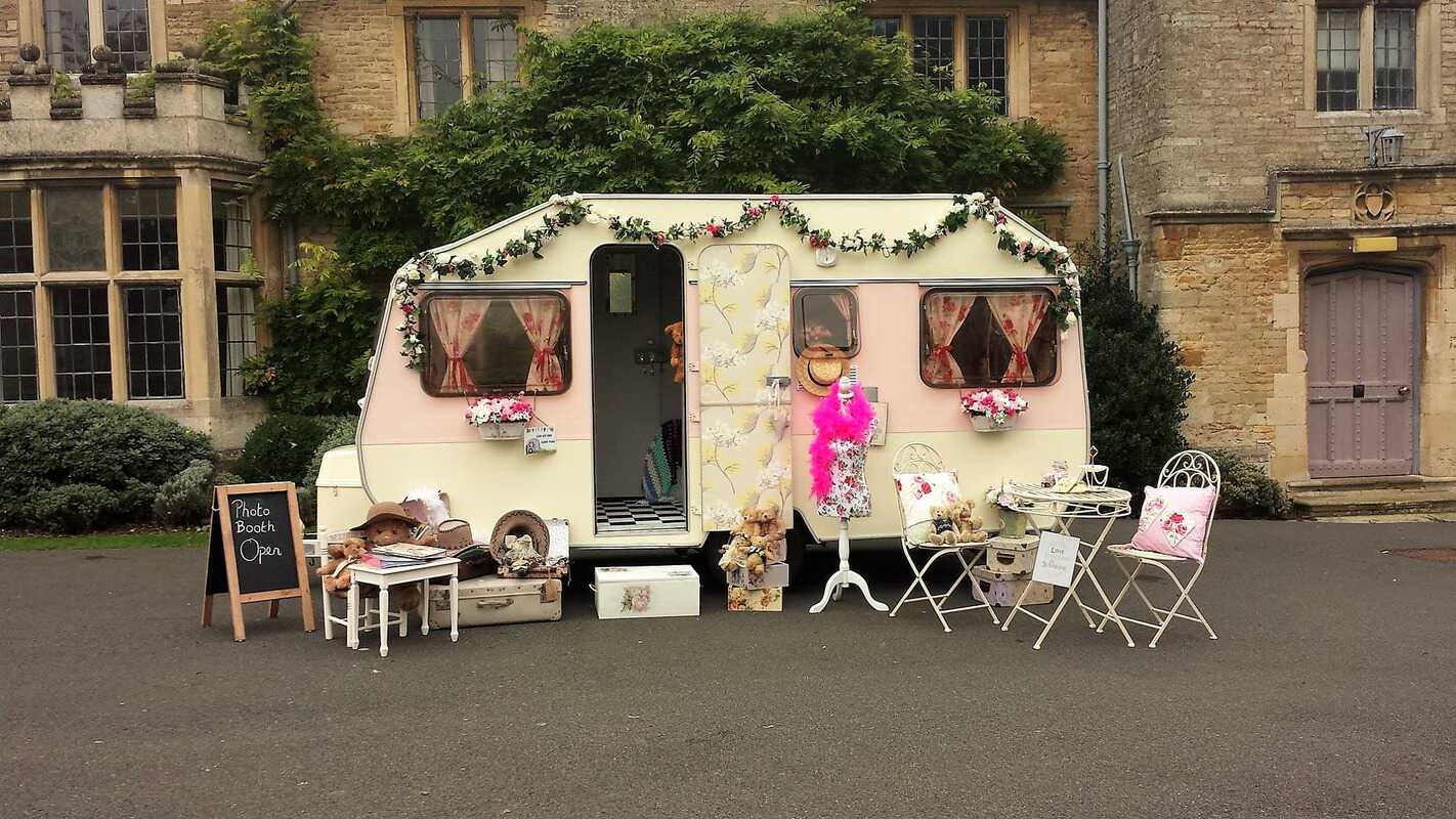 picture of Dolly the vintage caravan photo booth